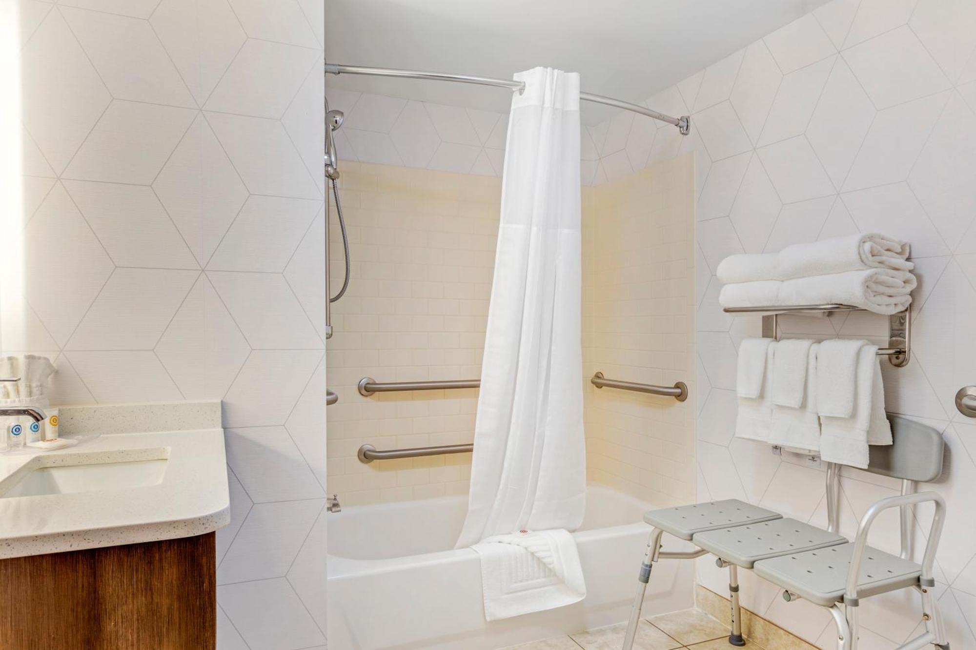 Comfort Suites Whitsett - Greensboro East Ngoại thất bức ảnh