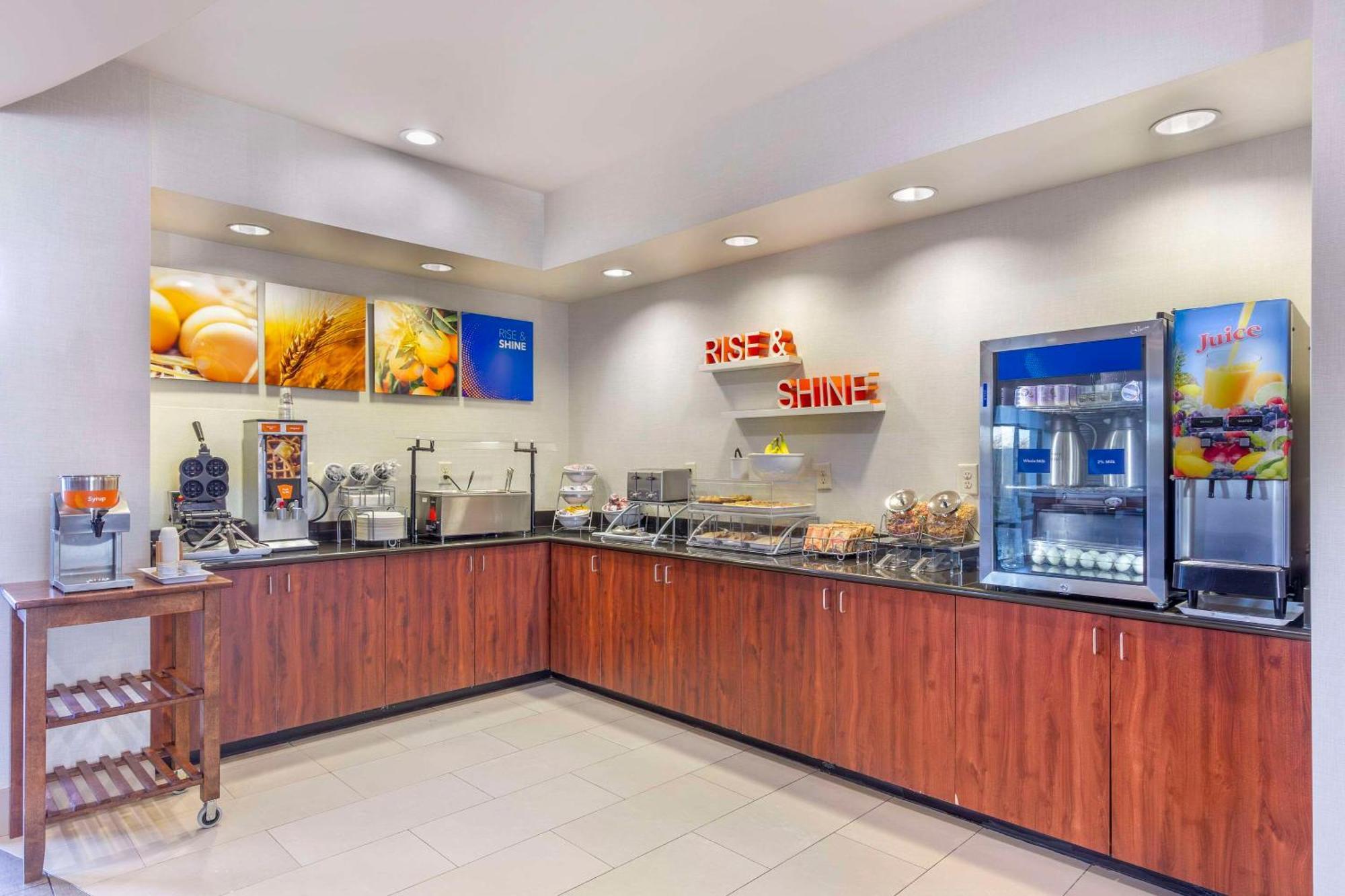 Comfort Suites Whitsett - Greensboro East Ngoại thất bức ảnh